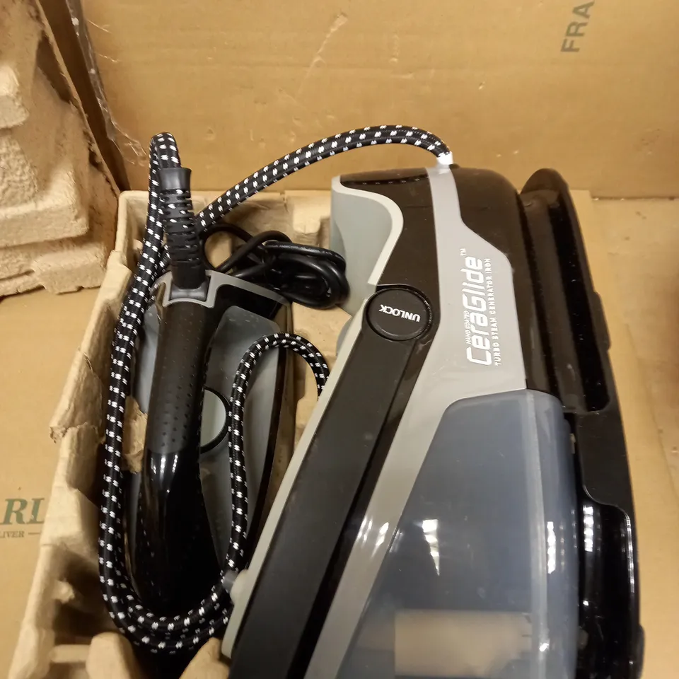 TOWER CERAGLIDE 2700W STEAM GENERATOR IRON