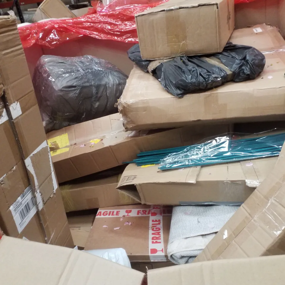 PALLET CONTAINING ASSORTED PRODUCTS INCLUDING METAL GARDEN FENCE, 12 IN 1 BREAD MACHINE, GARDENING TOOLS, PLANT POT TRAYS & CHAIR MAT FOR CARPET