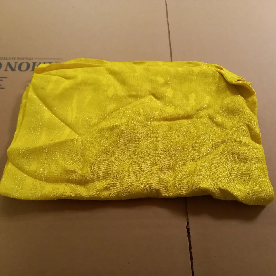 BOX OF APPROX 40 BRAND NEW DESTELLO VISCOSE LUREX YELLOW 