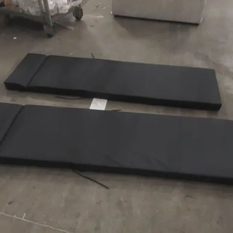 PAIR OF OUTSUNNY SUN LOUNGER CUSHIONS