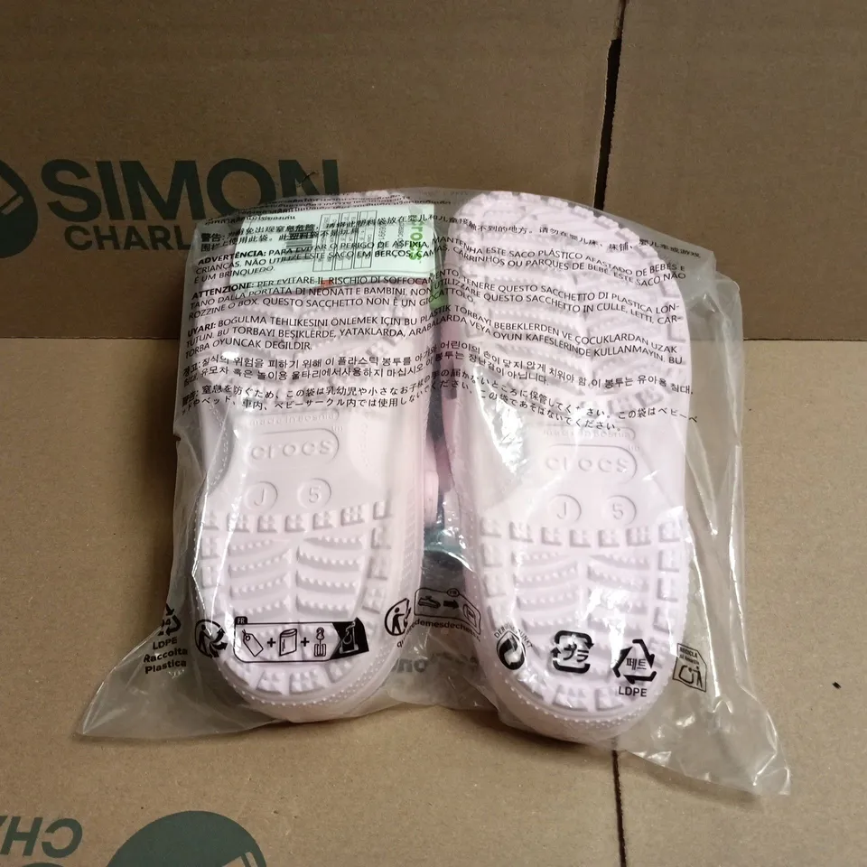 BAGGED PAIR OF CROCS CLASSIC CLOGS IN PINK SIZE UK J5