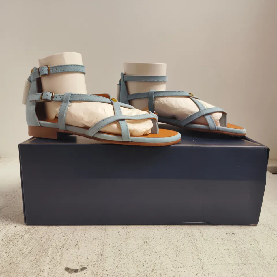 BOXED PAIR OF FAIRFAX & FAVOR WOMENS BRANCASTER SANDALS IN SKY BLUE SUEDE SIZE UK 4