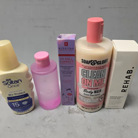 APPROXIMATELY 13 ASSORTED HEALTH & BEAUTY ITEMS TO INCLUDE - REHAB SUNSHINE SPRITZ , SOAP & GLORY CLEAN ON ME BODY WASH , GIVE ME AHA TONER ETC