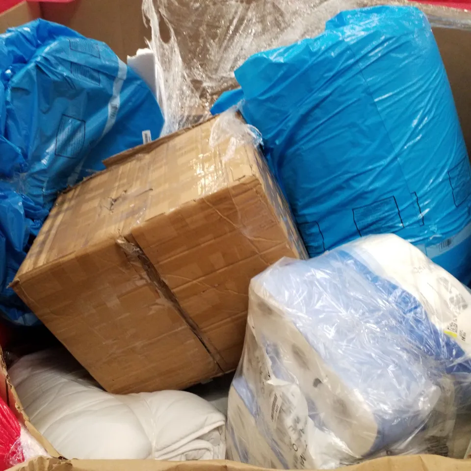 PALLET OF ASSORTED PRODUCTS INCLUDING BLACK CANVAS, DUVET, KITCHEN TOWEL, PUZZLE BOARD