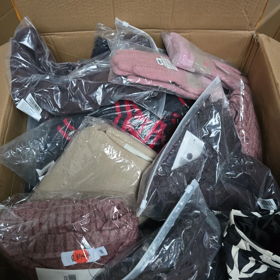 APPROXIMATELY 20 ASSORTED WOMENS CLOTHING PRODUCTS IN VARIOUS STYLES & SIZES 