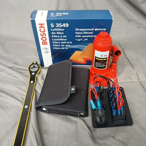 APPROXIMATELY 12 ASSORTED VEHICLE PARTS & ACCESSORIES TO INCLUDE 5 TON HYDRAULIC JACK, BOSCH S 3549 AIR FILTER, RATCHET WRENCH, ETC - COLLECTION ONLY