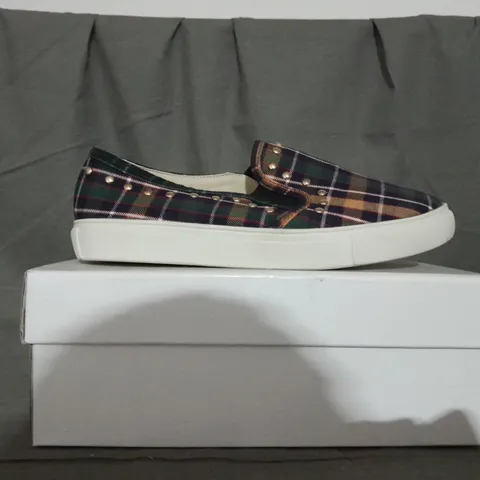 APPROXIMATELY 8 BOXED PAIR OF SCINTILLA SLIP ON SHOES IN VARIOUS SIZES TO INCLUDE SIZE 38EU