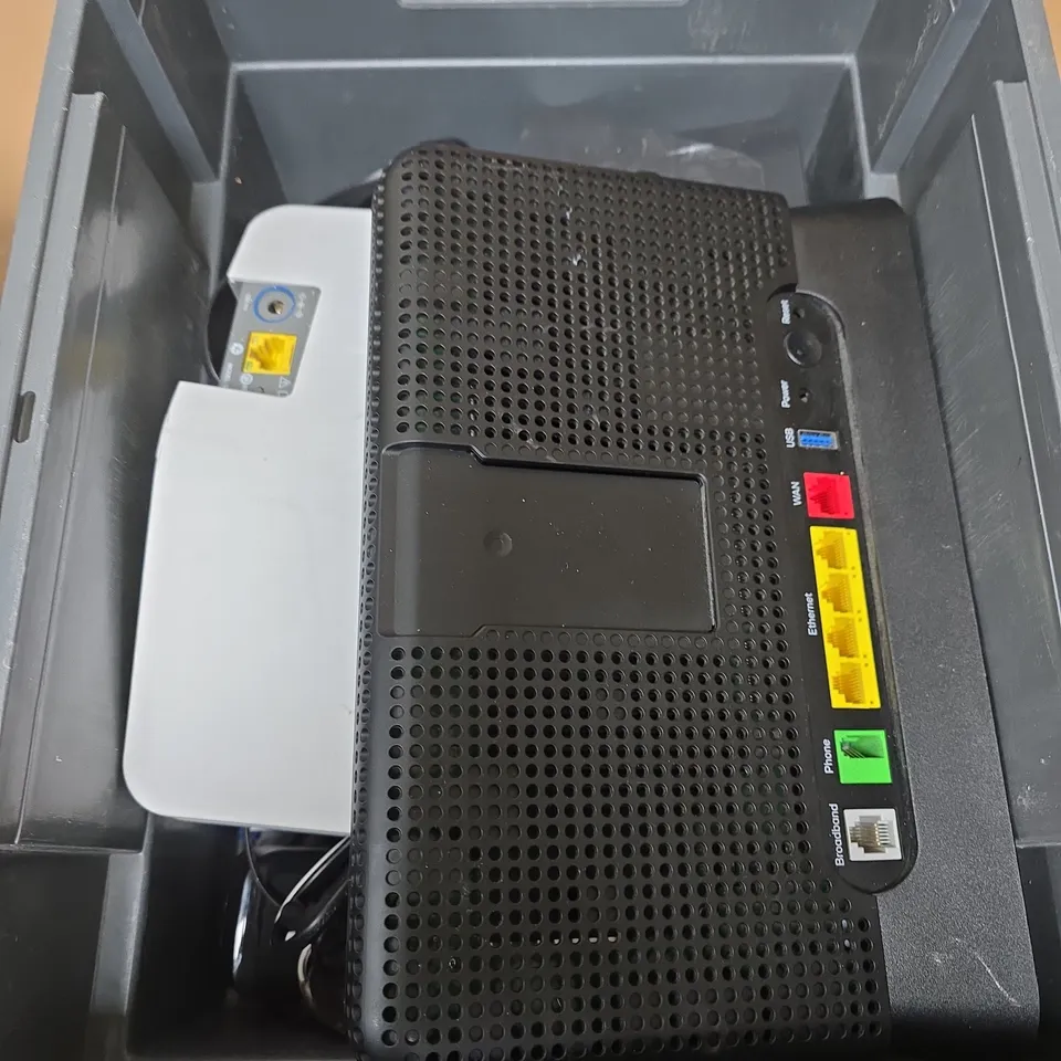 APPROXIMATELY 12 ASSORTED ELECTRICAL PRODUCTS TO INCLUDE POWER ADAPTERS, BT HUB AND A REMOTE CONTROL