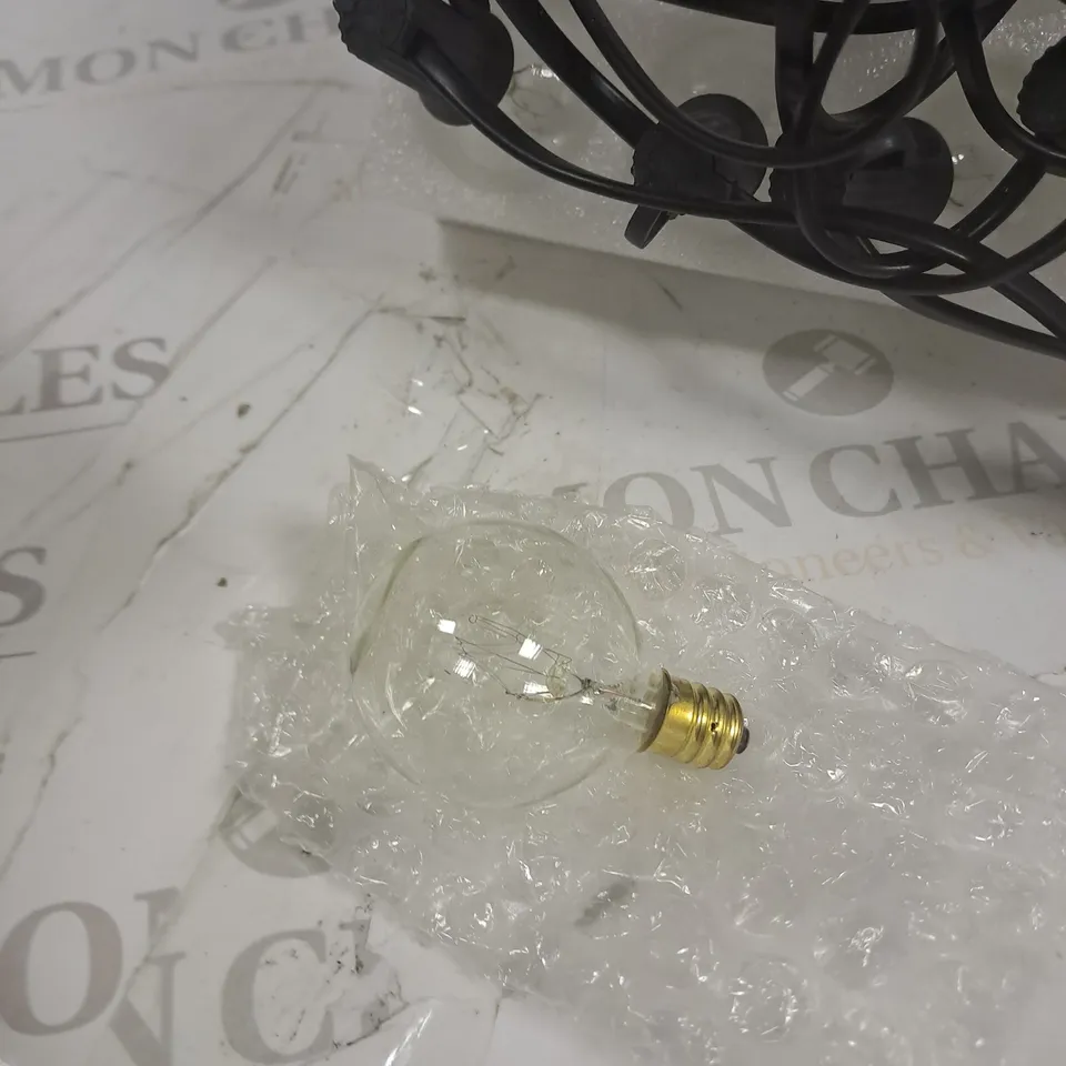 BOXED OUTDOOR STRING LIGHT SET WITH SPARE BULB