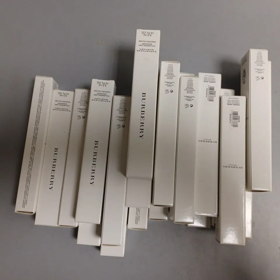 APPROXIMATELY 20 BOXED BURBERRY EFFORTLESS MASCARA 4.5ML IN MIDNIGHT BLACK 