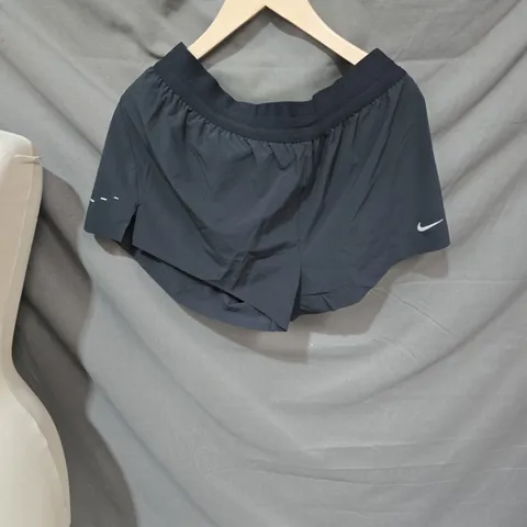 NIKE SWIFT DRI-FIT SHORTS – BLACK, SIZE M