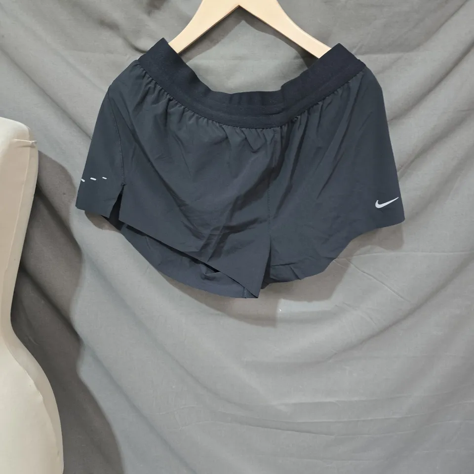 NIKE SWIFT DRI-FIT SHORTS – BLACK, SIZE M