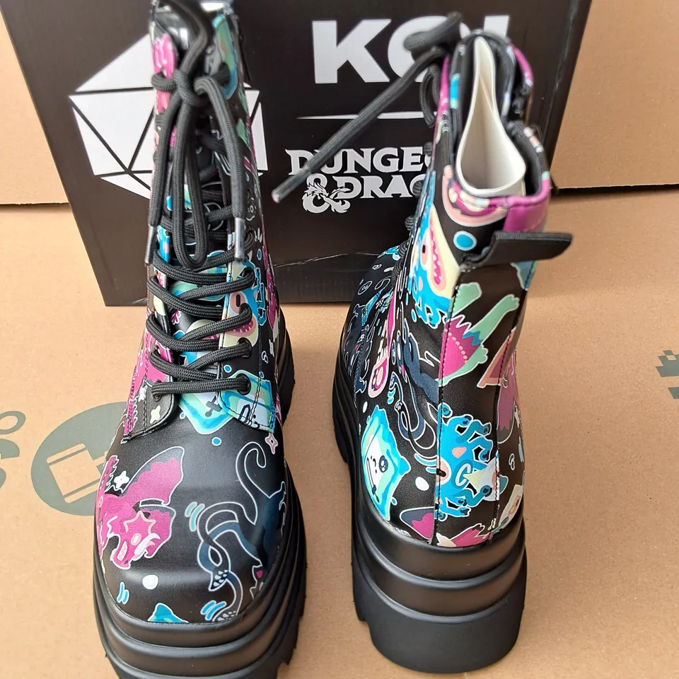 BRAND NEW BOXED KOI D&D LOTTA MONSTERS TRIDENT PLATFORM BOOTS - 5