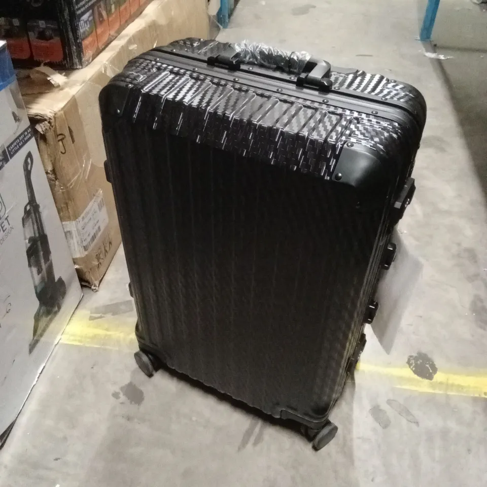 LUGG TRAVEL SUITCASE - BLACK