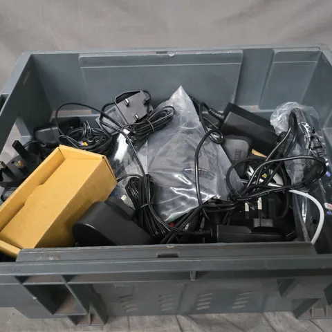 APPROXIMATELY 15 ASSORTED ELECTRICAL PRODUCTS & ACCESSORIES TO INCLUDE NETWORK CABLES , SKY REMOTES , ETC