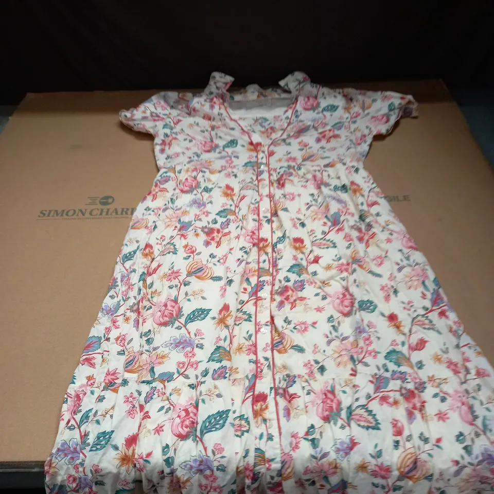 WOMAN LONG BUTTON UP FLORAL DRESS SIZE 40