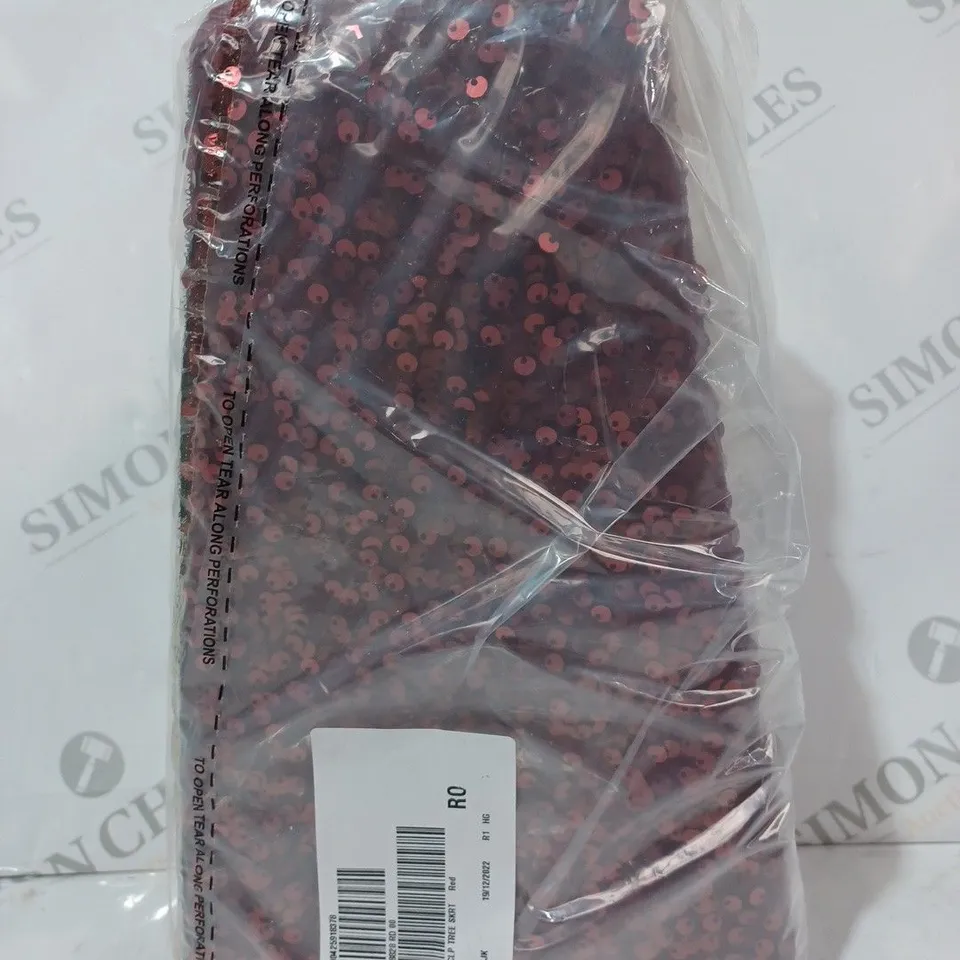 JM BY JULIEN MACDONALD COLLAPSIBLE TREE SKIRT IN RED