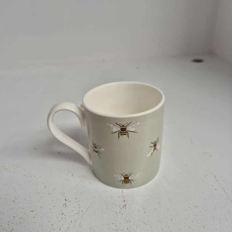 SOPHIE ALLPORT FINE BONE CHINA BEE MUG