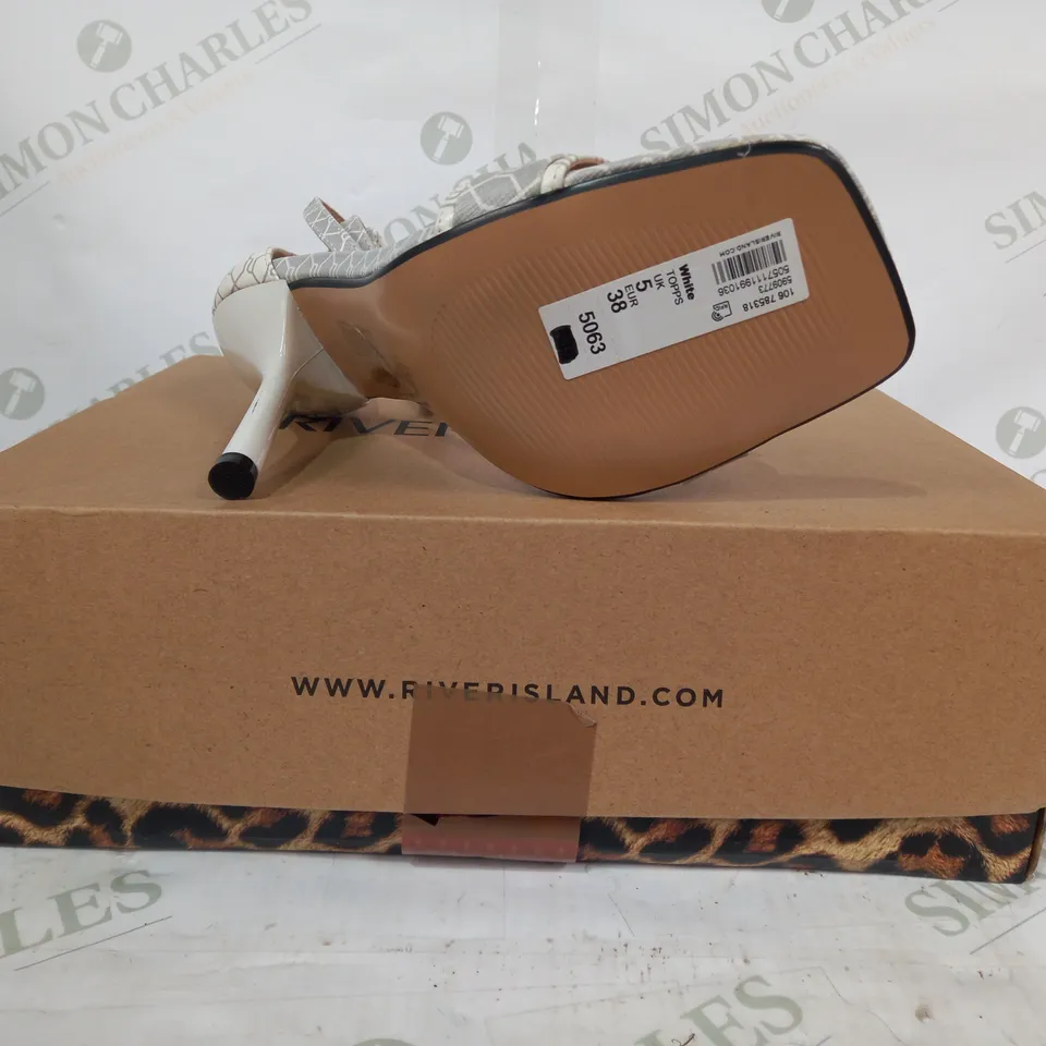 BOXED PAIR OF RIVER ISLAND OPEN TOE HIGH HEELS IN GREY/WHITE UK SIZE 5