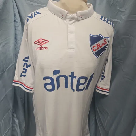 CLUB NACIONAL DE FOOTBALL JERSEY - L