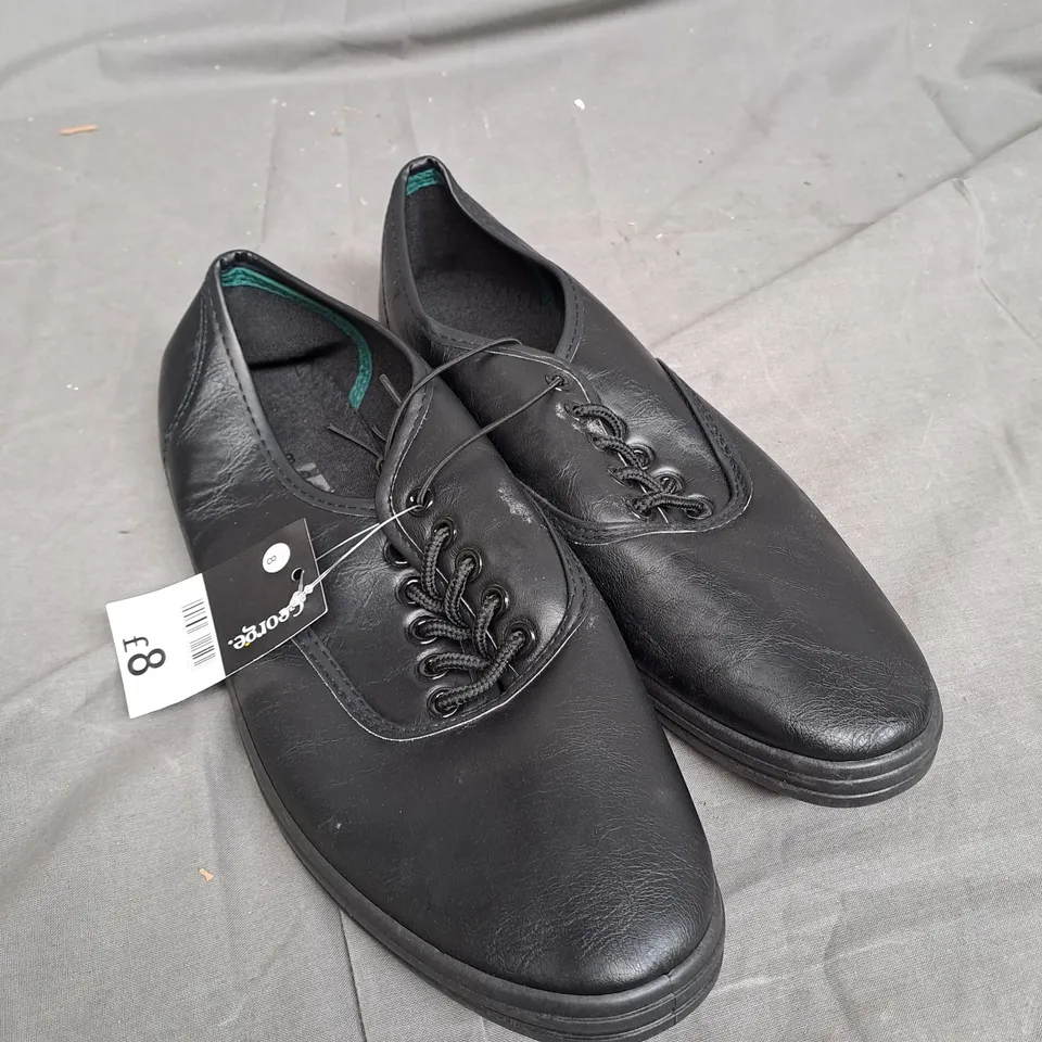 BOX OF APPROXIMATLY 10 BLACK FLAT SHOES IN VARIOUS SIZE