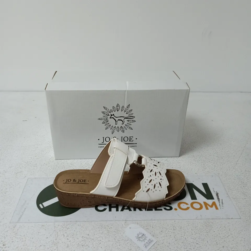 JO & JOE GIBRALTAR WHITE SANDALS – UK 5
