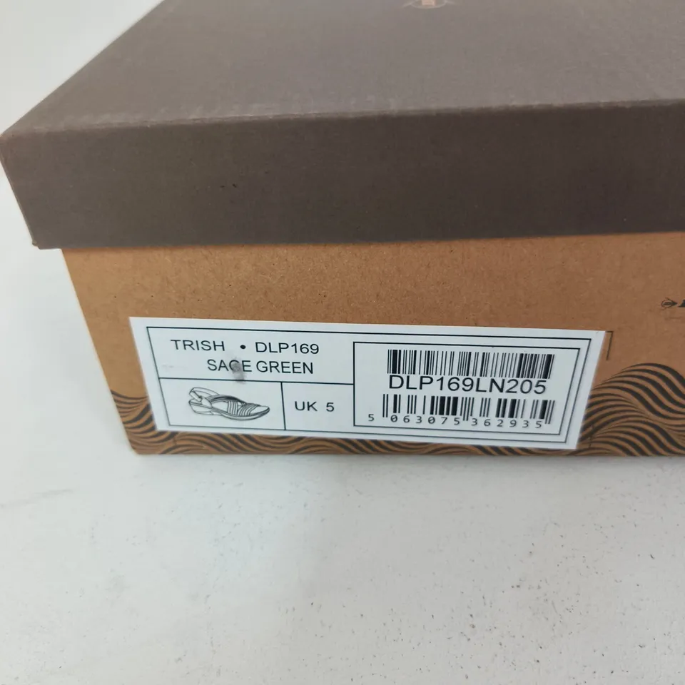 DUNLOP TRISH DLP169 SAGE GREEN SANDALS – UK 5