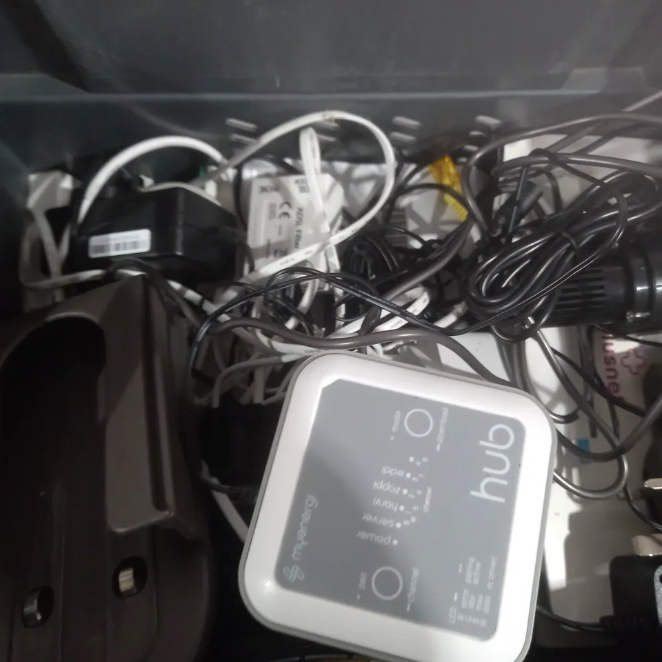 APPROXIMATELY 20 ASSORTED HOME ITEMS INCLUDING EE, PLUS NET WIFI BOXES, VERIPHONE CARD SCANNER, 