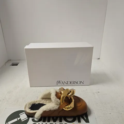 JW ANDERSON BROWN LEATHER SANDALS WITH SHEARLING LINING AND GOLD CHAIN – BOXED - EUR 39