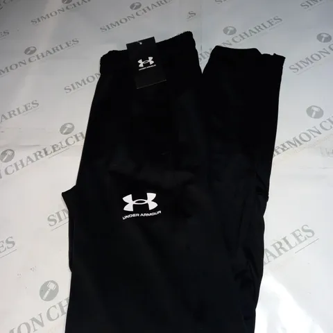 UNDER ARMOUR CHALLENGER PANTS SIZE S