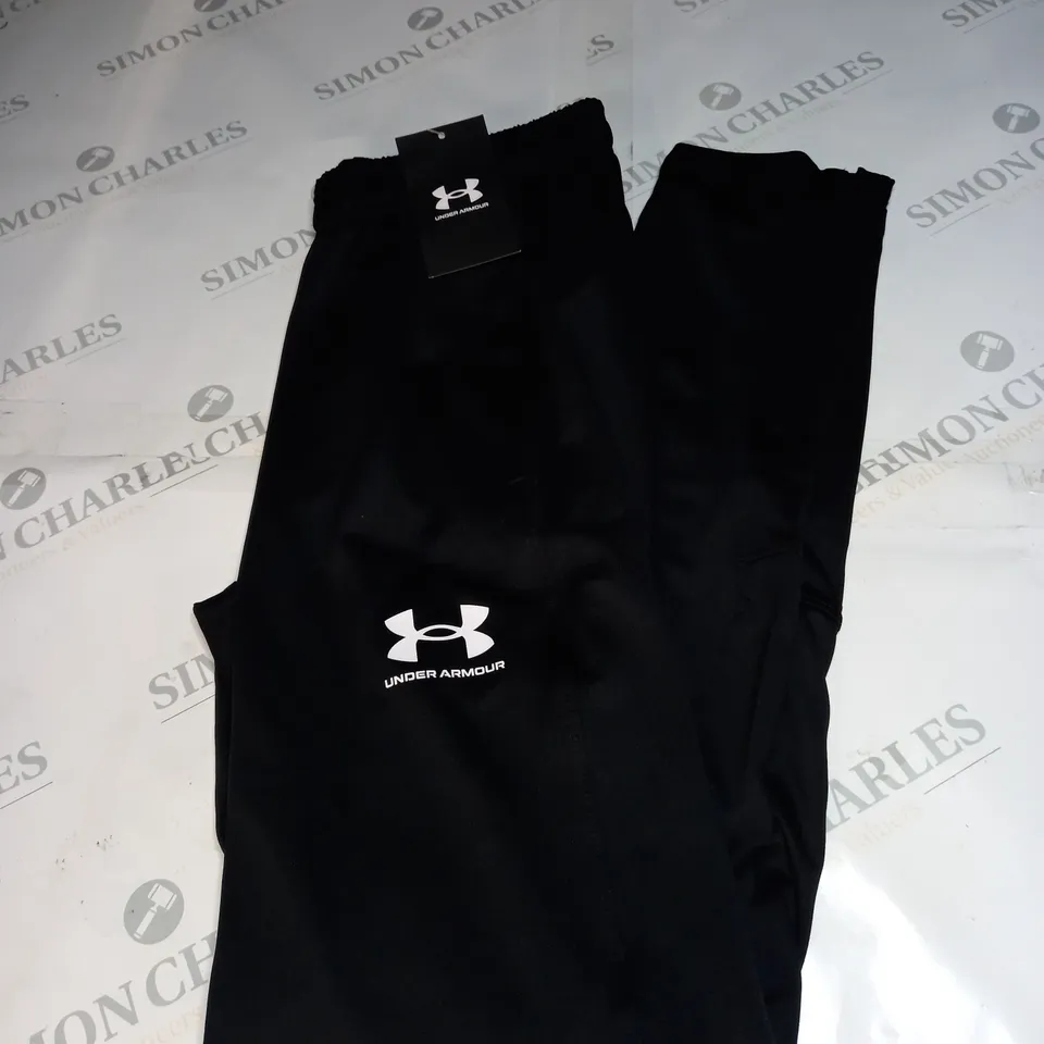 UNDER ARMOUR CHALLENGER PANTS SIZE S