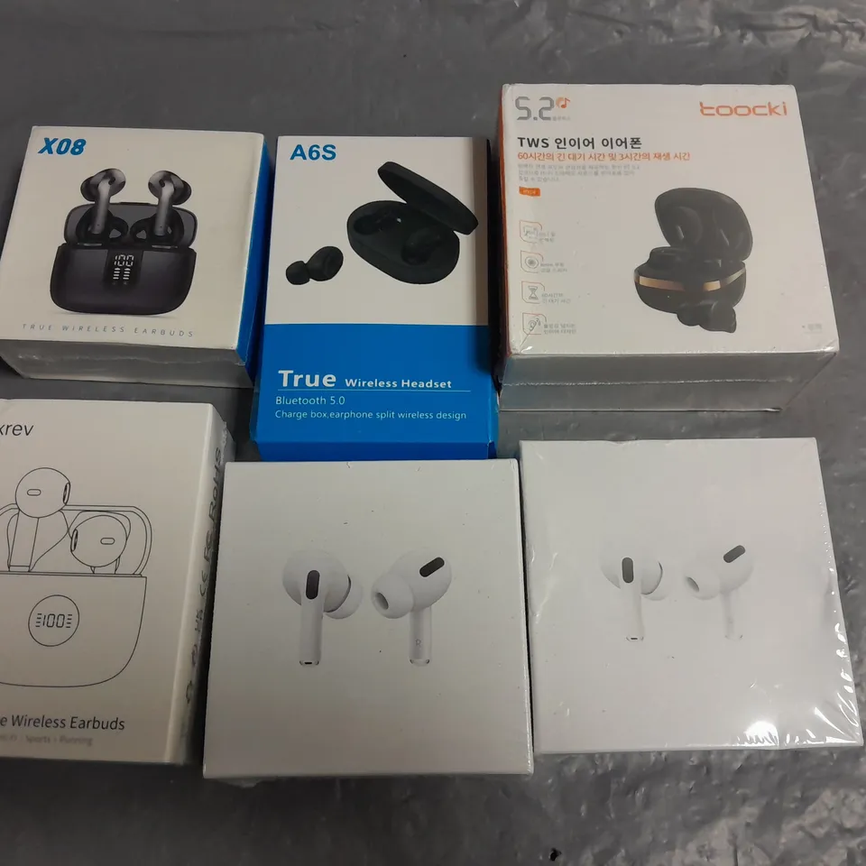 LOT OF 6 ASSORTED BOXED AND SEALED PAIRS OF EARPHONES