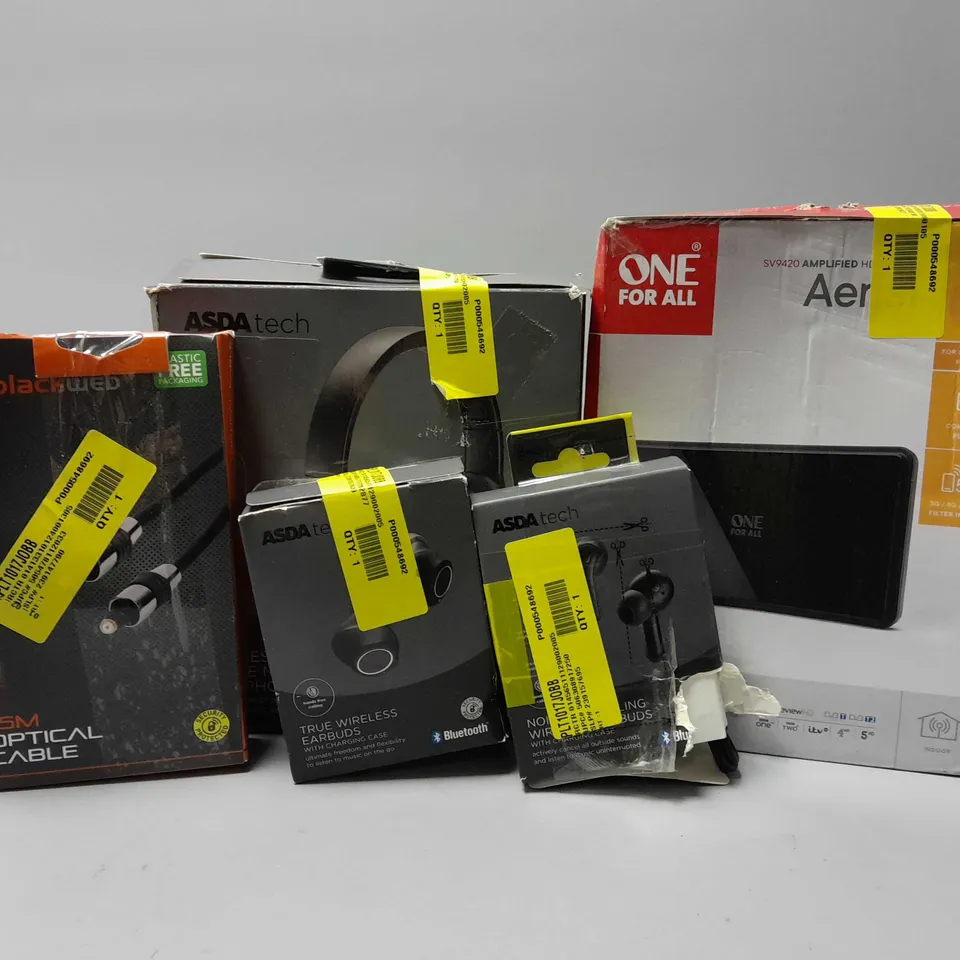 APPROXIMATELY 15 ASSORTED ELECTRICAL ITEMS TO INCLUDE ONE FOR ALL AERIAL, OPTICAL CABLE, BLUETOOTH HEADPHONES, ETC