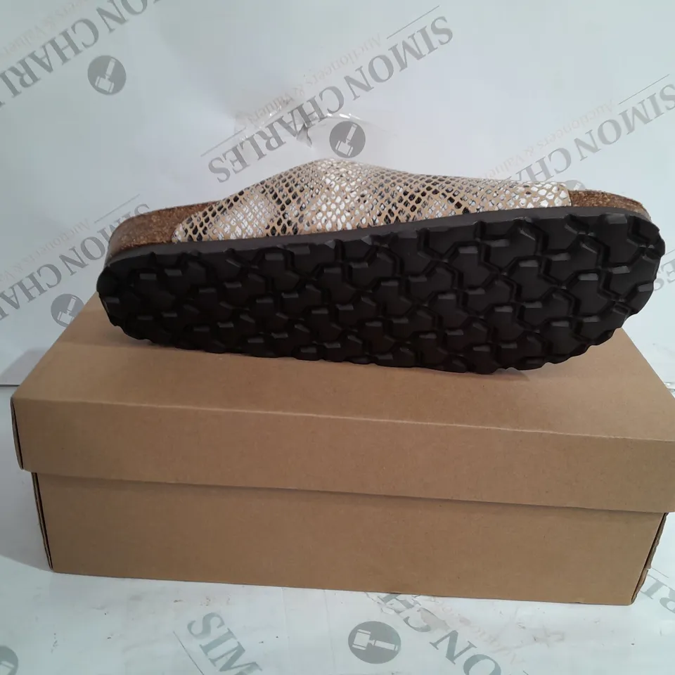 BOXED PAIR OF BONOVA SNAKE DOUBLE STRAP FOOTBED SANDALS IN TAN SNAKE SKIN PATTERN UK SIZE 5