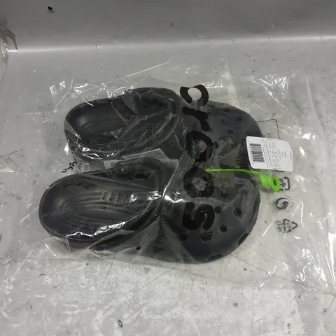BAGGED PAIR OF CROCS CLASSIC CLOG BLACK UK M4/W5