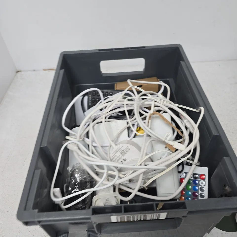 TOTE OF APPROXIMATELY 12 ASSORTED ITEMS TO INCLUDE: SKY ROUTER
