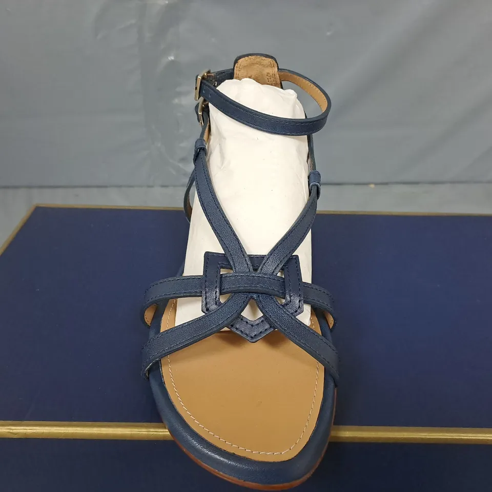 BOXED PAIR OF FAIRFAX & FAVOR WOMENS ROME SANDALS IN NAVY LEATHER - UK 3
