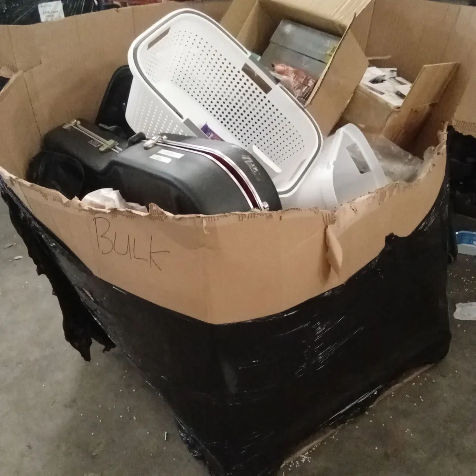 PALLET OF ASSORTED HOUSEHOLD GOODS AND PRODUCTS TO INCLUDE; GUITAR CASE, BASKETS, SCREEN PROTECTORS, TISSUES ETC