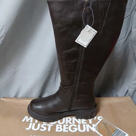 SIMPLY BE BROWN KNEE-HIGH BOOTS – WOMEN'S, UK 5 (EU 38) WIDE FIT