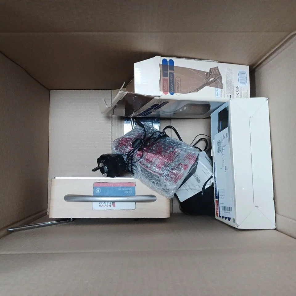 APPROXIMATELY 9 ELECTRICAL ITEMS TO INCLUDE JVC RADIO AND LOGIK CLOCK RADIO