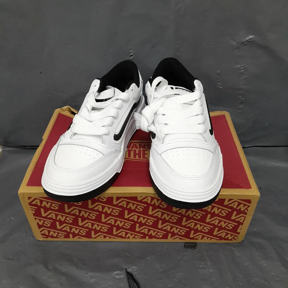 BOXED PAIR OF VANS HYLANE TRAINERS IN WHITE/BLACK - 5