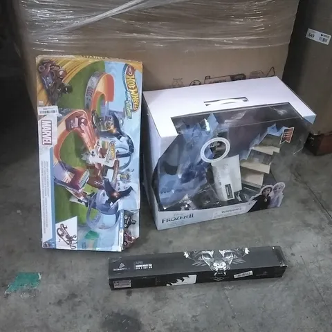 PALLET OF HOUSEHOLD ITEMS TO INCLUDE GAMING MOUSE PAD, HOTWHEELS RACER VERSE, FROZEN II CASTLE PLAYSET, BOOSTER SEAT AND OTHER ASSORTED ITEMS...