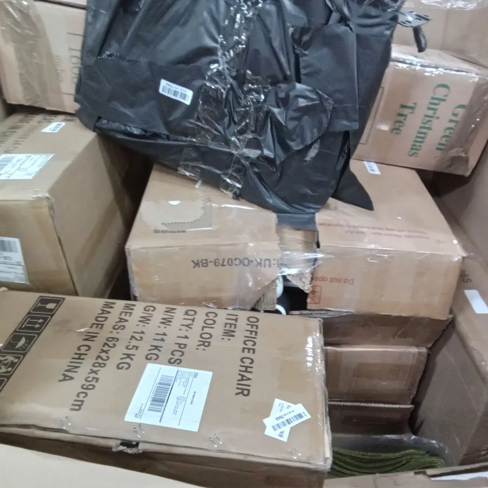 PALLET OF ASSORTED ITEMS INCLUDING HOMIDEC, GREEN CHRISTMAS TREE, JAJALUYA OFFICE CHAIR, LAPTOP TABLE
