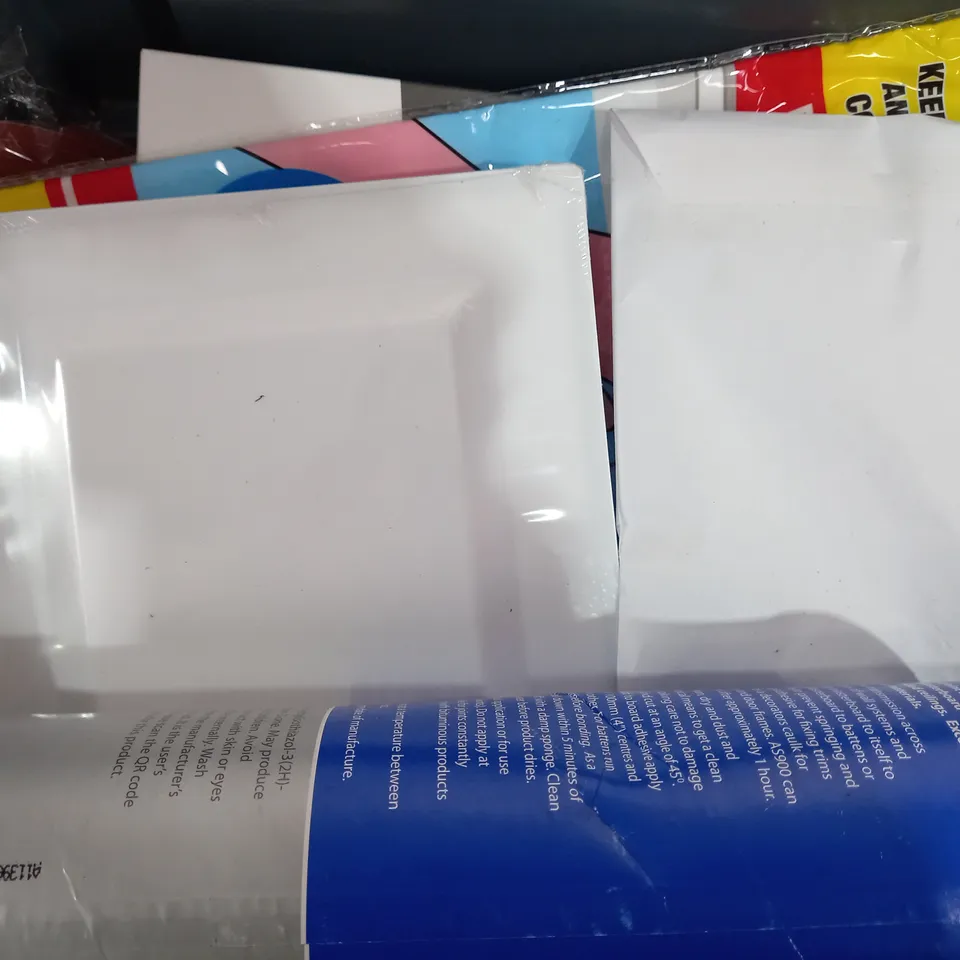 BOX OF APPROXIMATELY 8 ASSORTED ITEMS TO INCLUDE - MATANA 20 SQUARE PLATES - SEALING TAPE - WOOD FILLER ECT
