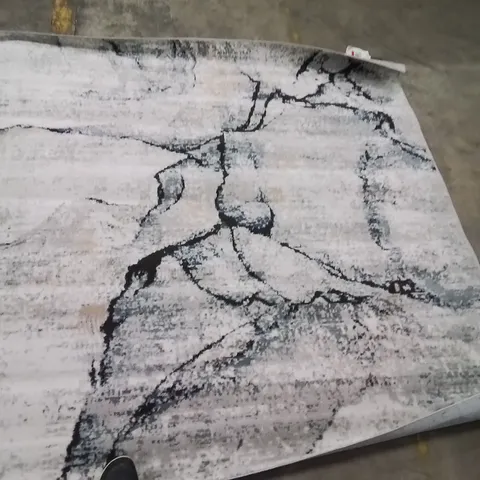 QUALITY DESIGNER AREA RUG APPROXIMATELY 200X200CM