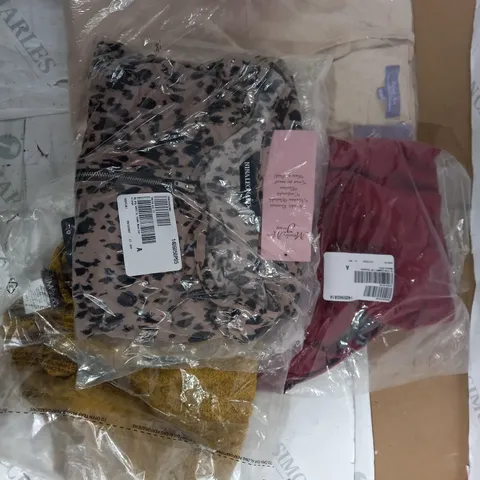 LOT OF 4 SORTED CLOTHING TOPS TO INCLUDE NINALEONARD,MICHELE HOP AND RED TOP
