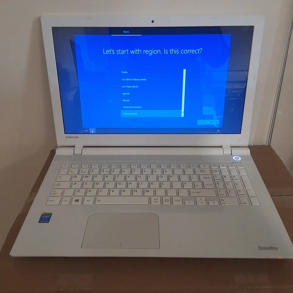 TOSHIBA SATELLITE INTEL PENTIUM LAPTOP IN WHITE - L50-C-1FQ