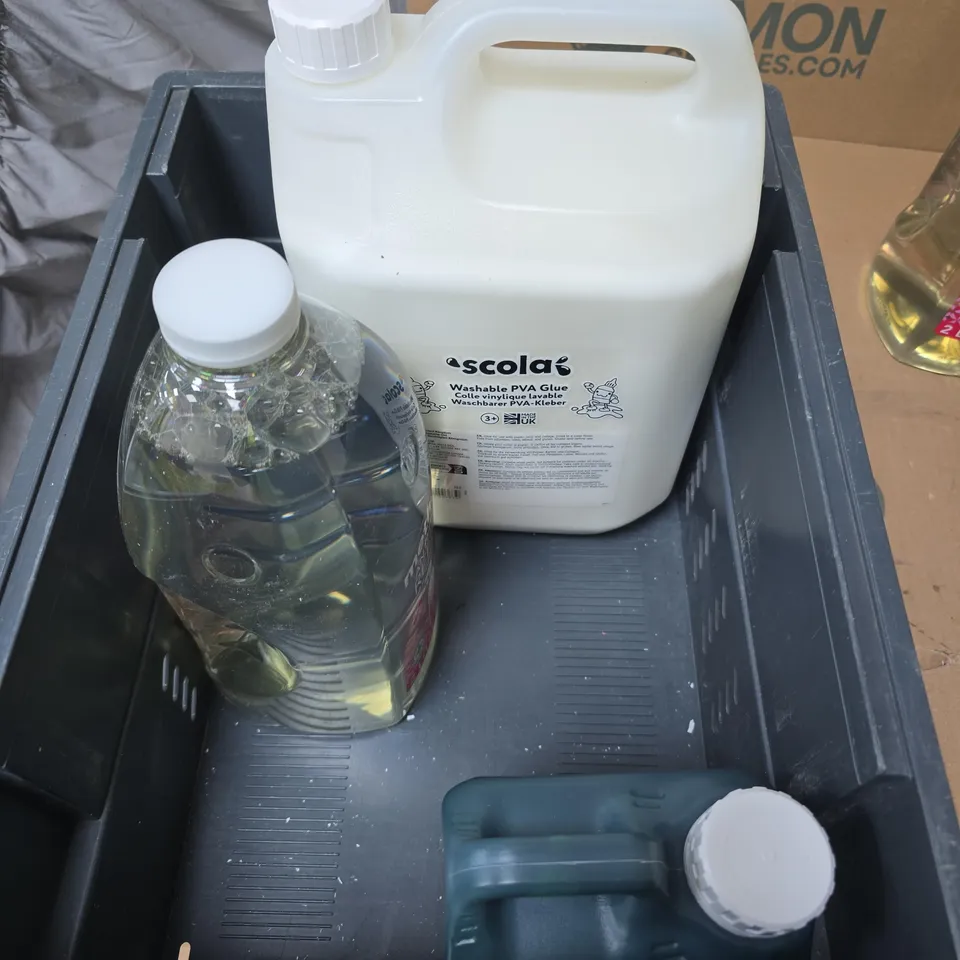 LOT OF 5 HOUSEHOLD LIQUIDS TO INCLUDE DARK GREEN CANVAS DYE, METHOD ALL PURPOSE CLEANER AND SCOLA WASHABLE PVA GLUE