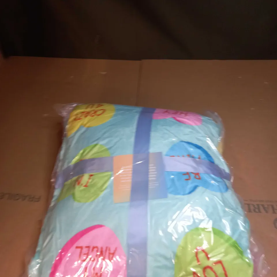 FLEECED HOODED BLANKET