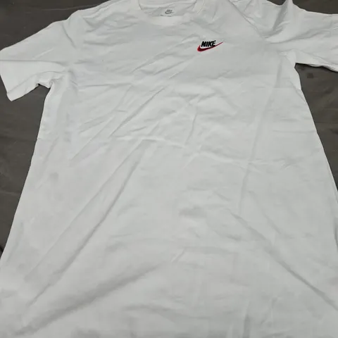 NIKE LOGO T-SHIRT, WHITE- UK SIZE S